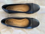 Clarks Women's Sara Bay Ballet Flats Black Leather W/stitch Detailing Size 7. Fixed Price $25.00.