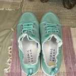 Vionic Beach Pismo Women's Green Canvas Comfort Sneakers Us 36 Lace Up. Fixed Price $50.00.